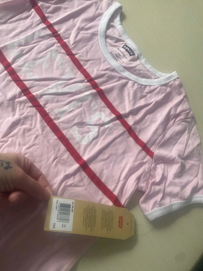 TEE shirt Levi’s neuf rose - photo numéro 2