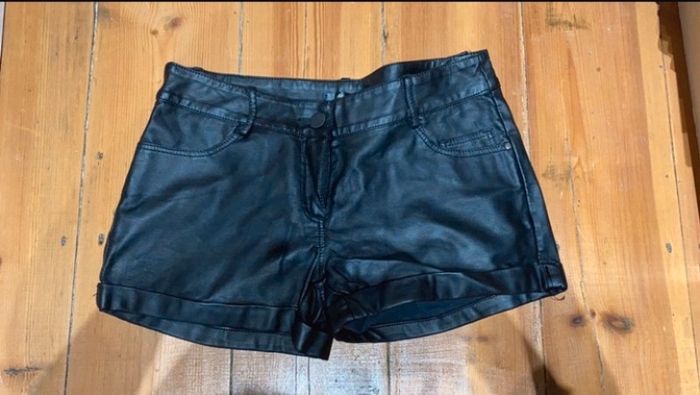 Short simili cuir neuf