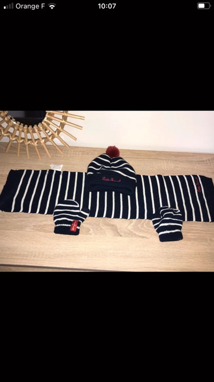 ensemble bonnet, écharpe et moufles Little marcel,