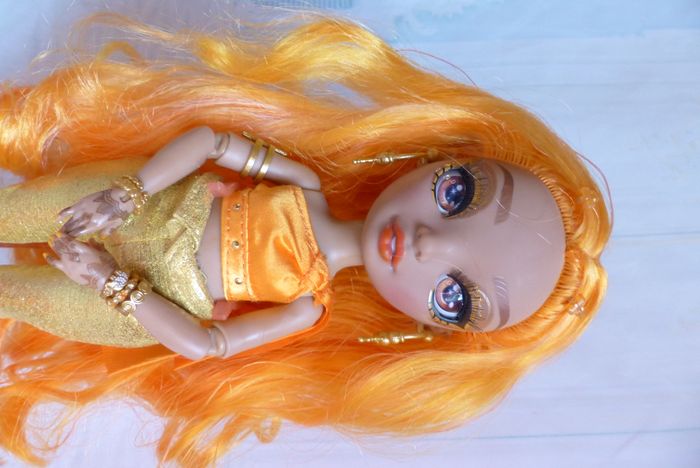 poupee Rainbow High Meena Fleur - photo numéro 2