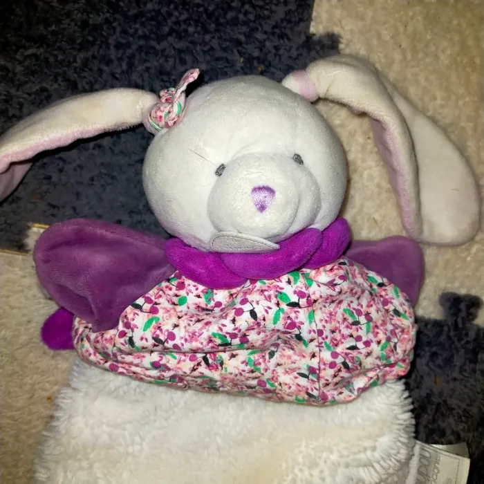 Doudou et compagnie marionnette Lapin Cerise blanc rose fleurs - photo numéro 2