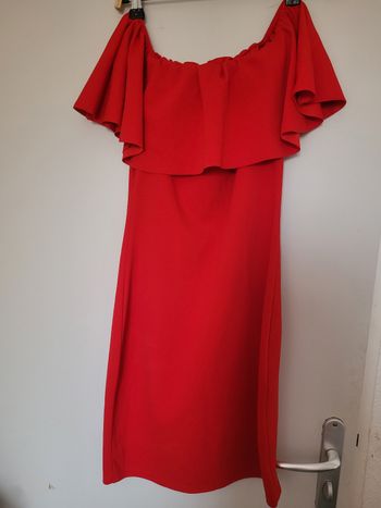 Robe rouge neuve