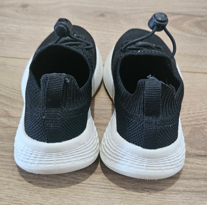 Baskets noires à semelles blanches garçon - Taille 24 - photo numéro 2