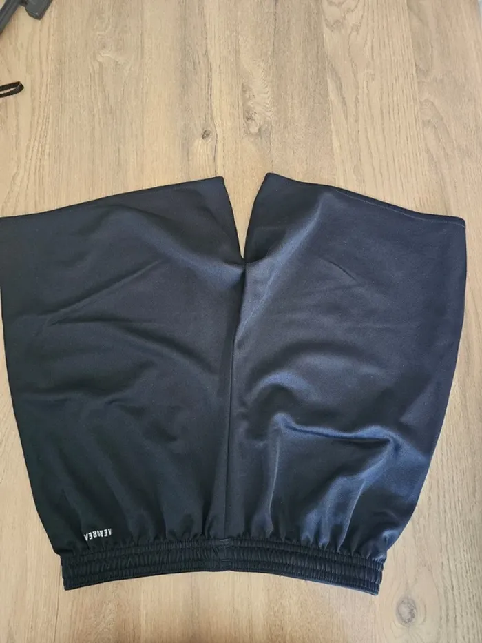 Short adidas 13/14 ans ( sport ,foot) - photo numéro 2