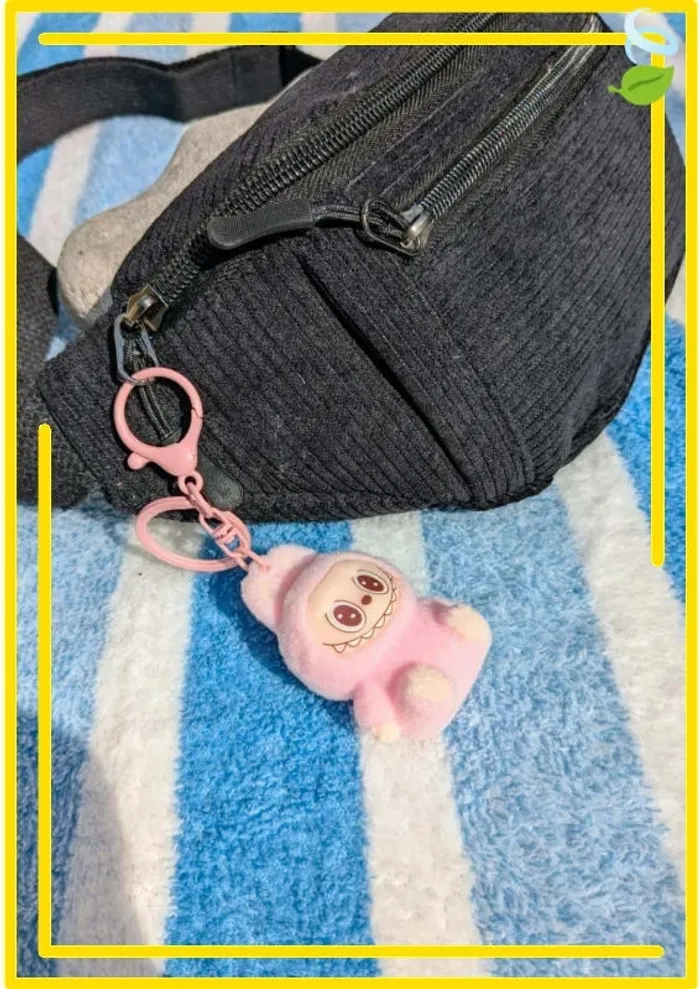 Sac banane velours côtelé noir + porte-clés peluche rose - photo numéro 4