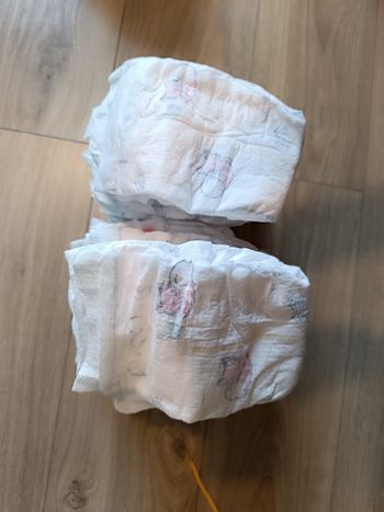 26 couches Pampers taille 2