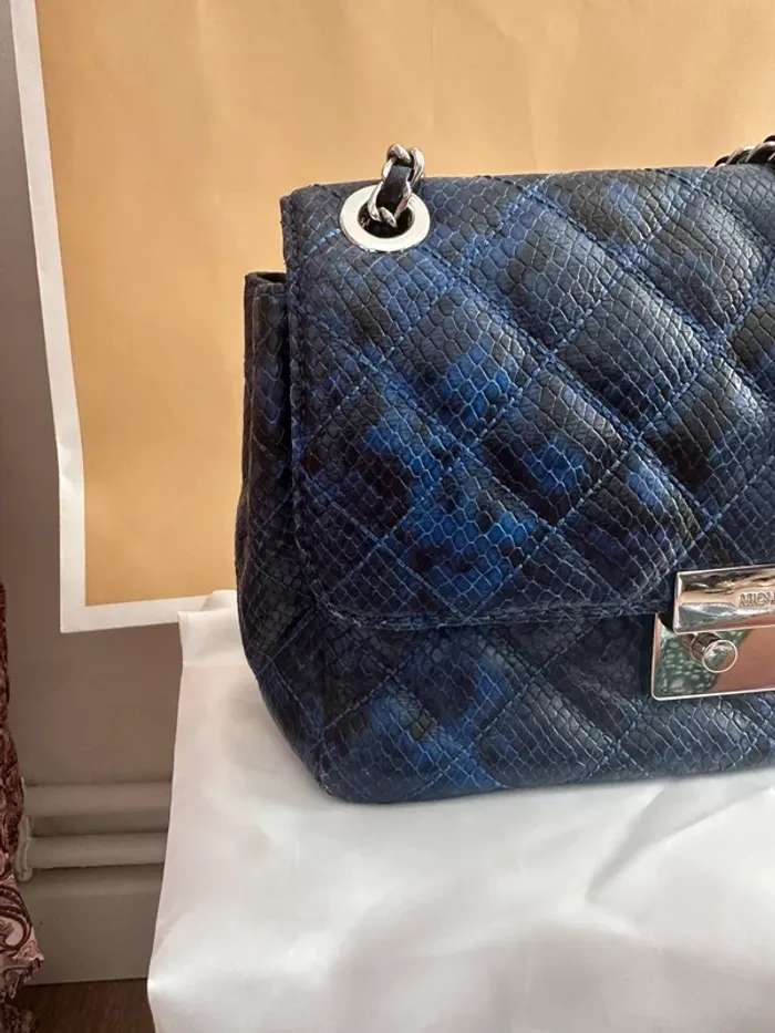 Sac à main Michael Kors modèle Sloan python bleu - photo numéro 3
