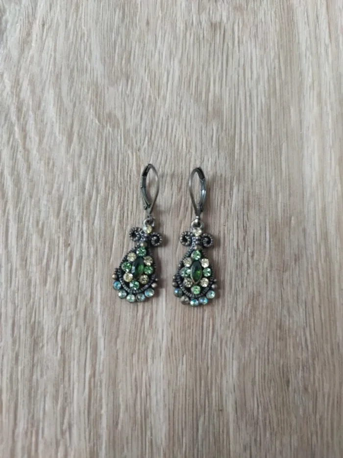 Boucles d'oreilles neuves