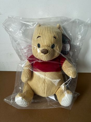 Peluche Winnie L'ourson en Tricot Édition Limitée 7500 Pièces