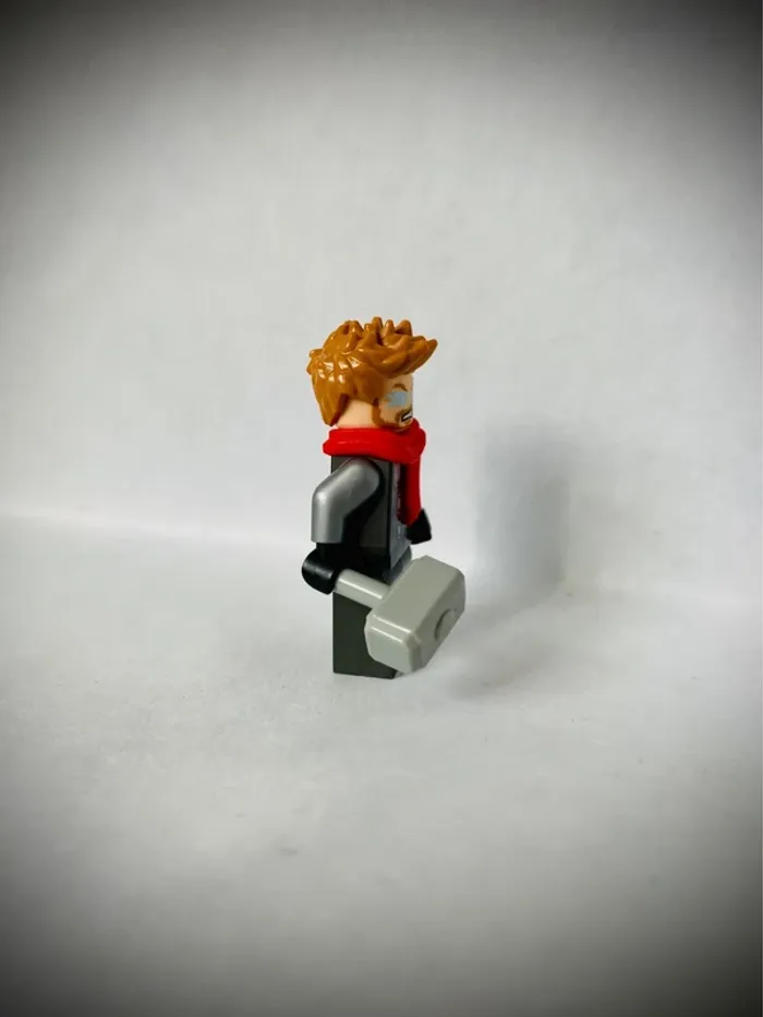Minifigurine LEGO Marvel Super Heroes sh756 - Thor avec une écharpe Rouge - Très bon état - photo numéro 4