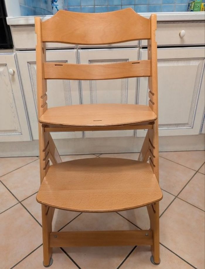 Chaise haute bébé en bois - photo numéro 2