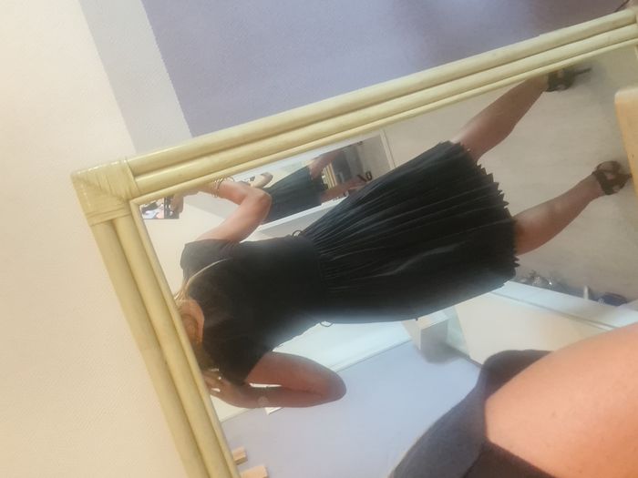 Robe noire bas plissée rebord doré Morgan Taille 34/36 - photo numéro 6