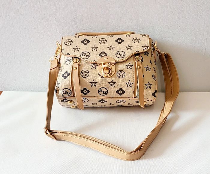 Sac à main beige imprimé doré – Élégant et tendance avec bandoulière - photo numéro 7