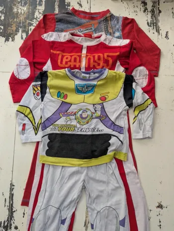 Lot de 3 pyjamas à manches longues Disney Pixar garçon – Buzz l’Éclair & Cars – Taille 4/5 ans