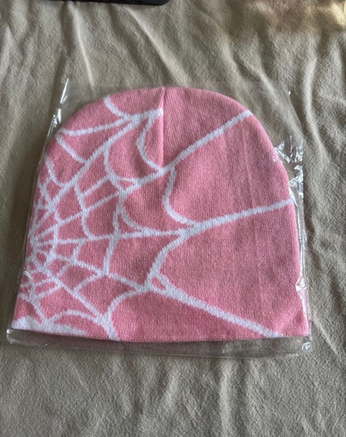 Bonnet en toile d’araignée
