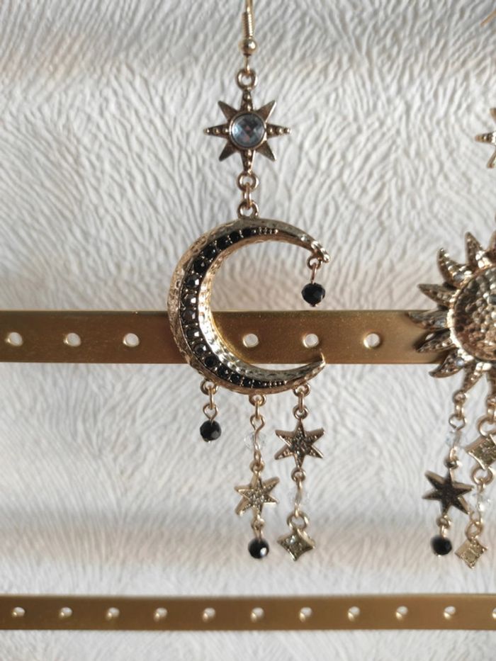 Boucles d’oreilles pendantes – Soleil & Lune dorées - photo numéro 3