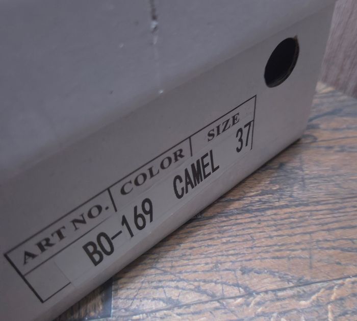 Baskets en toile Camel et Beige - Style Rétro - Neuves - Taille 37 - photo numéro 8