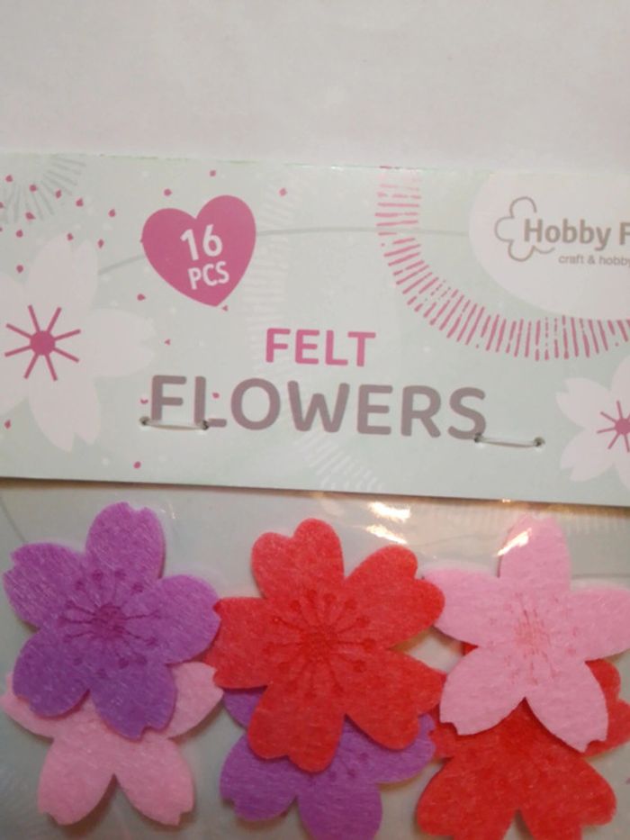Fleurs en feutrine rouge x16 scrapbooking - photo numéro 4