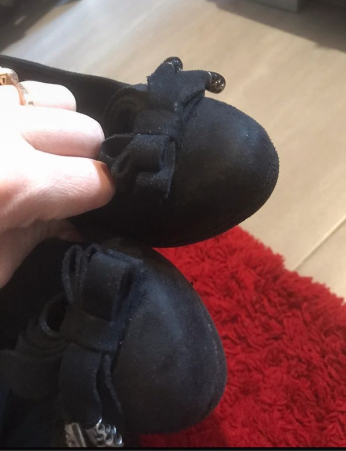 Belles Escarpins noirs en daim taille 39 - photo numéro 3
