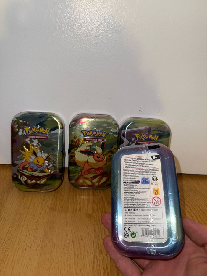 Lot de 4 mini tins Pokémon Évolution prismatique Ev8.5 - photo numéro 2