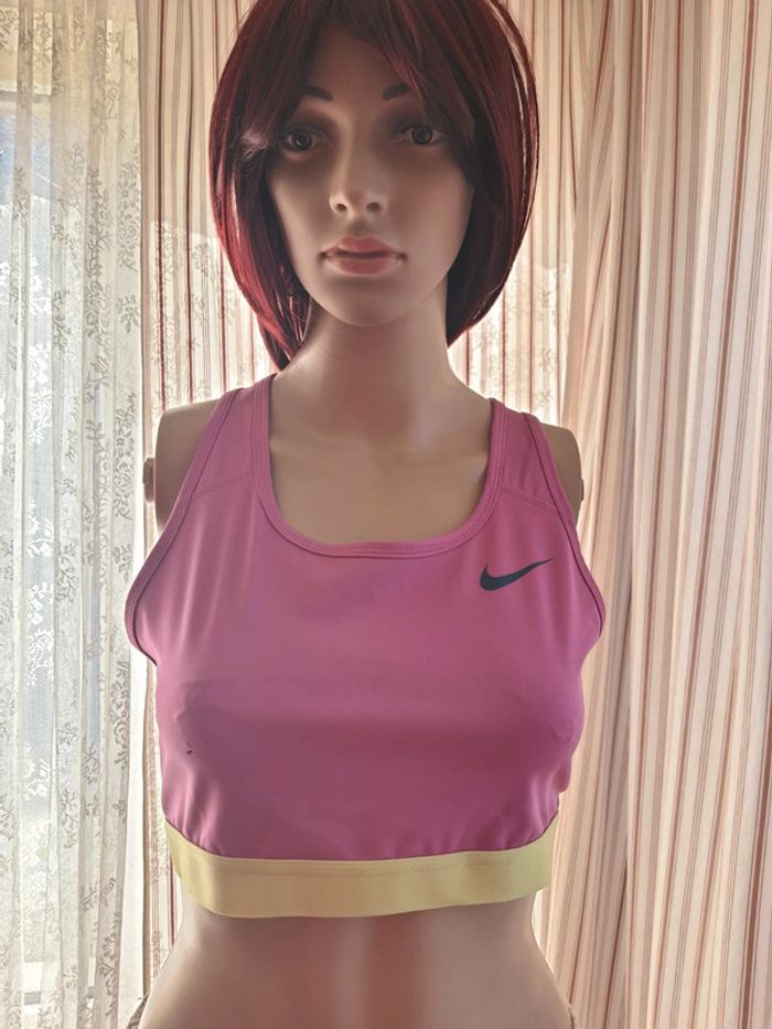 Jolie Brassière de sport Nike taille L
