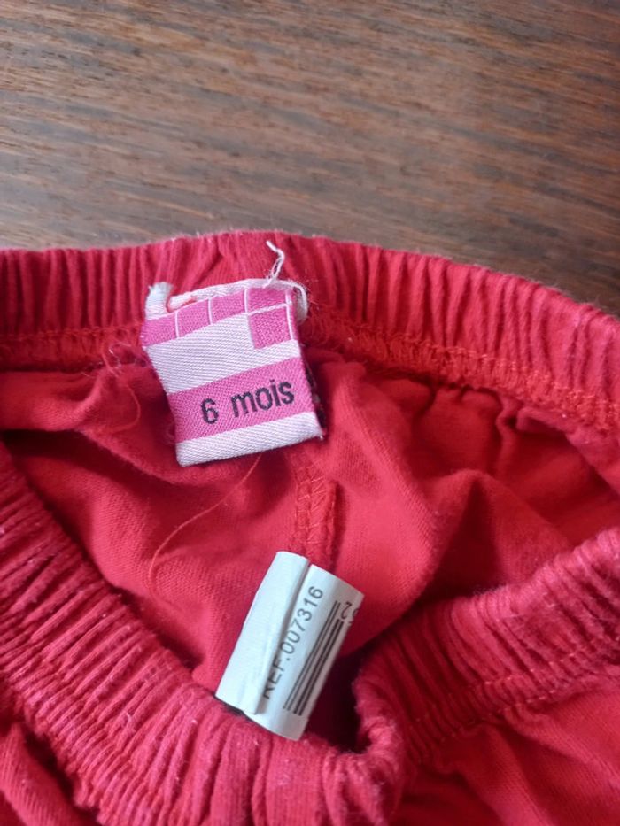Short rouge 6 mois - photo numéro 3