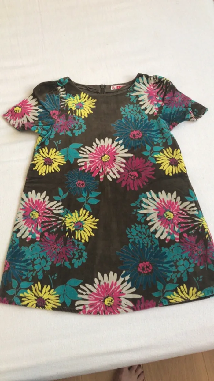 Robe manches courte marron à fleurs de chez DPAM 5 ans