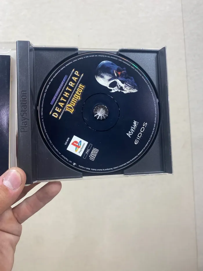 🎮 Jeu PS1 – Deathtrap Dungeon – Complet avec notice et livret supplémentaire - photo numéro 8