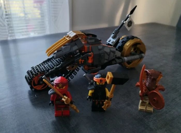 Lego Ninjago La moto tout-terrain de Cole - photo numéro 2