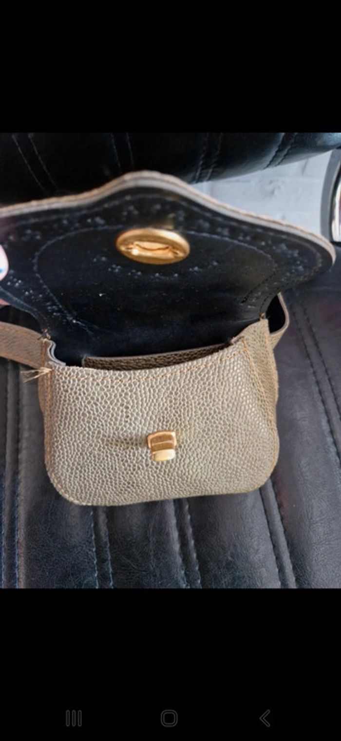 Pochette avec ceinture