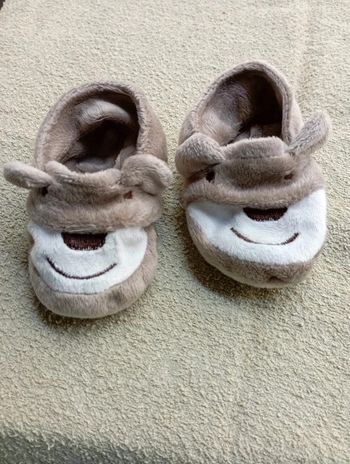 Petits chaussons ourson tout doux