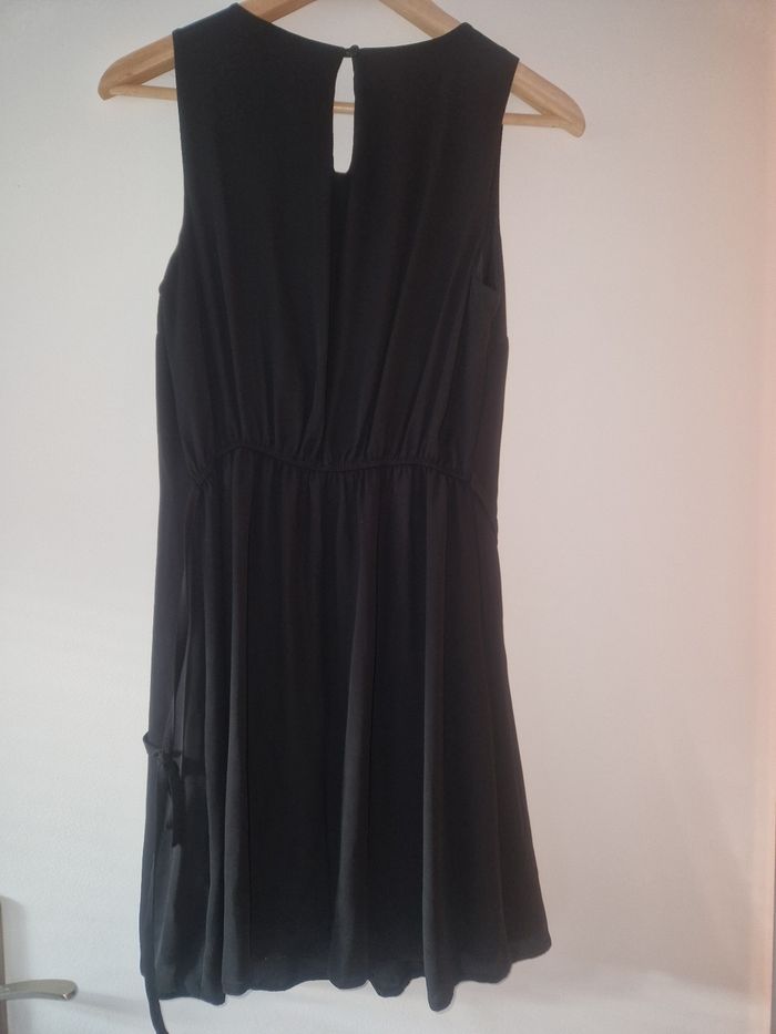 Robe noire Etam taille 36 NEUVE - photo numéro 2
