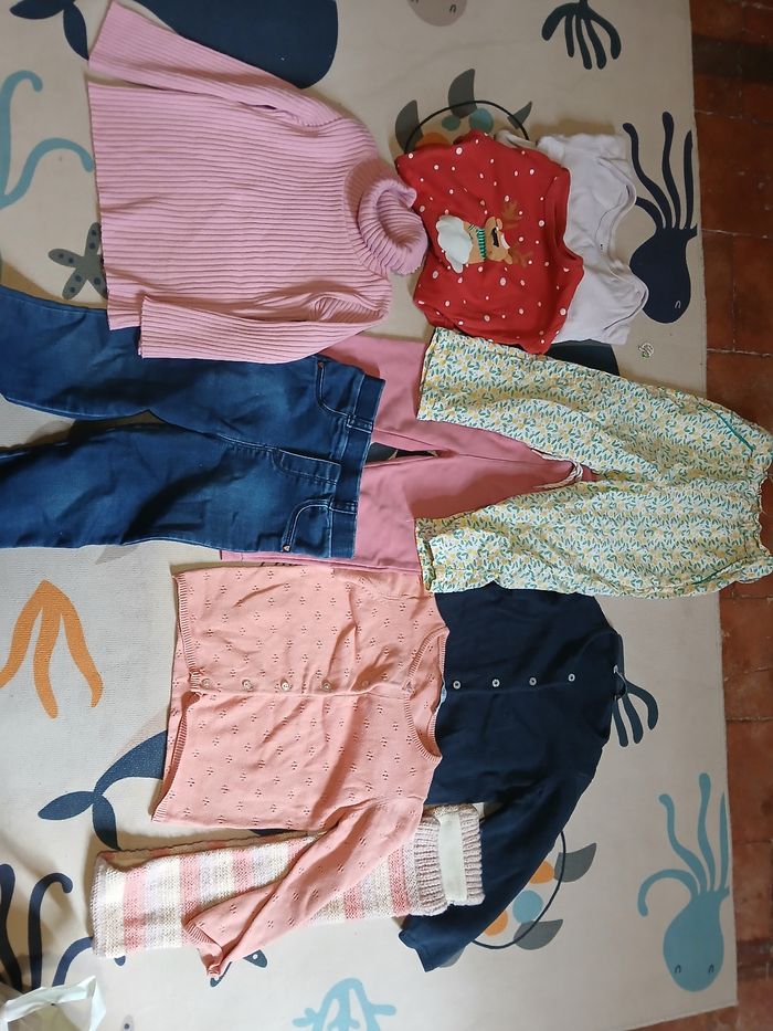 Lots de vêtements fille 2 ans