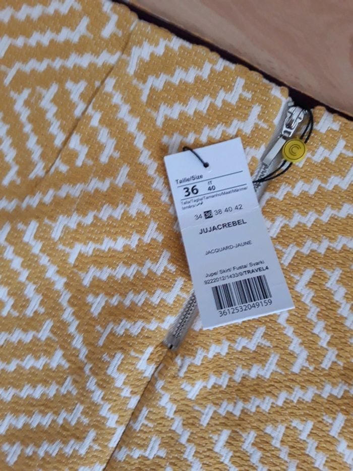 Jupe neuve avec étiquette taille 36 - photo numéro 4