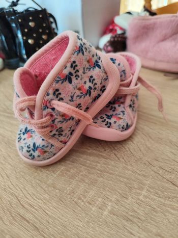 Chaussons motif fleur