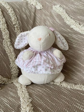 Peluche doudou 22cm jacadi lapin blanc robe à fleur rose très bon état