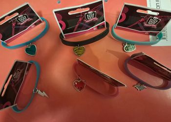 Lot 6 bracelets Monster High NEUFS