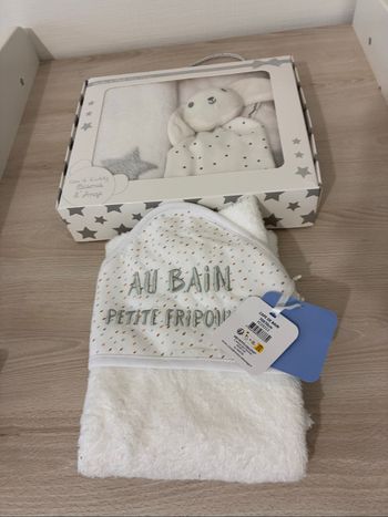 Couverture + Doudou lapin+ Cape de bain