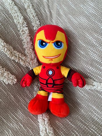 Peluche doudou 22cm Disney Marvel iron man hero rouge et jaune parfait état