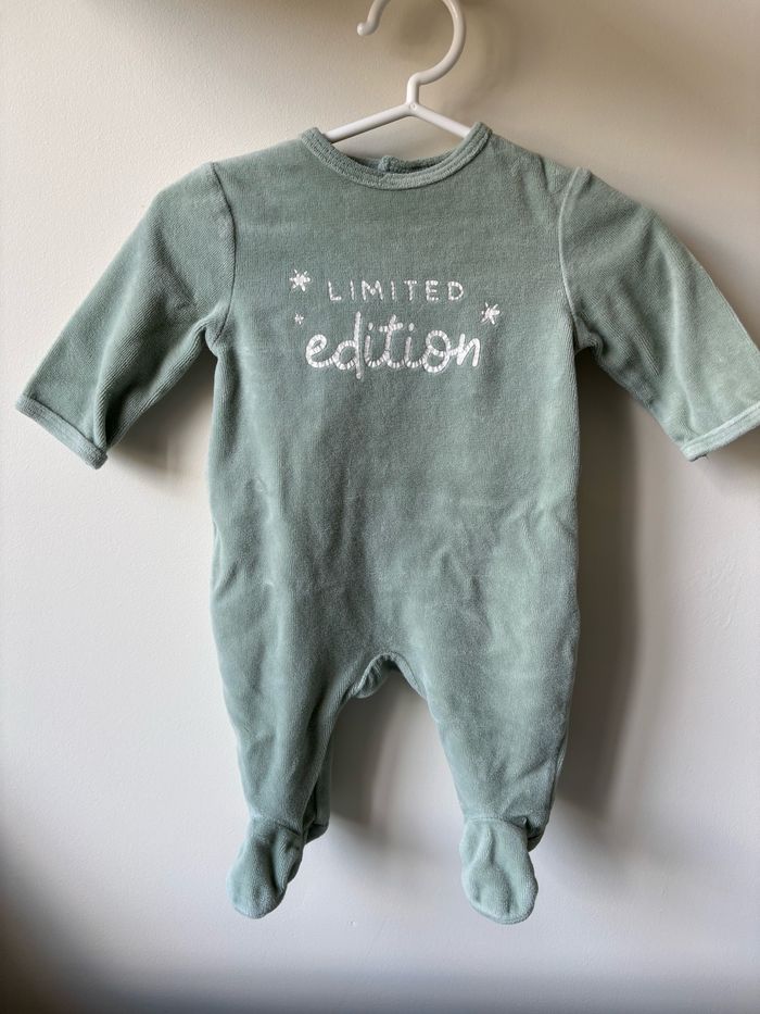 2 pyjamas bébé - photo numéro 1