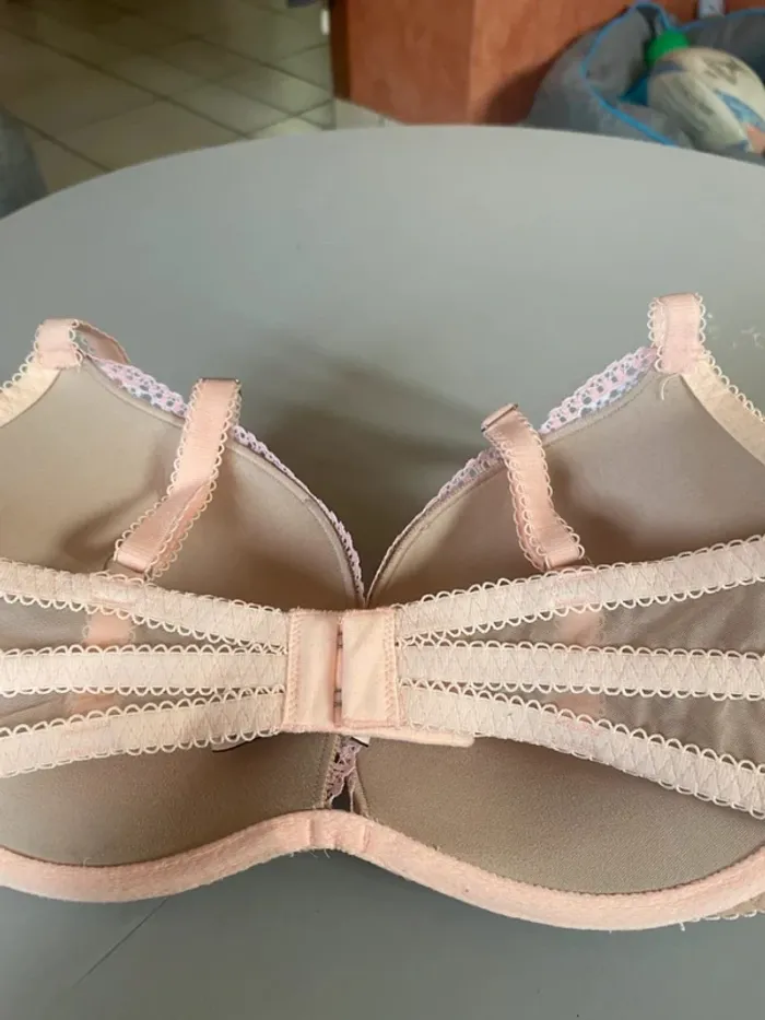 Soutien-gorge neuf Victoria’s Secret 💖 dentelle rose – Taille 90D - photo numéro 5