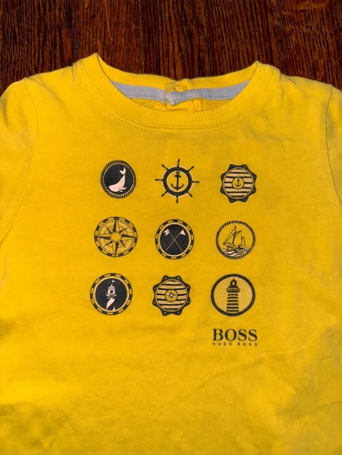 T-shirt Hugo boss 6 mois - photo numéro 2