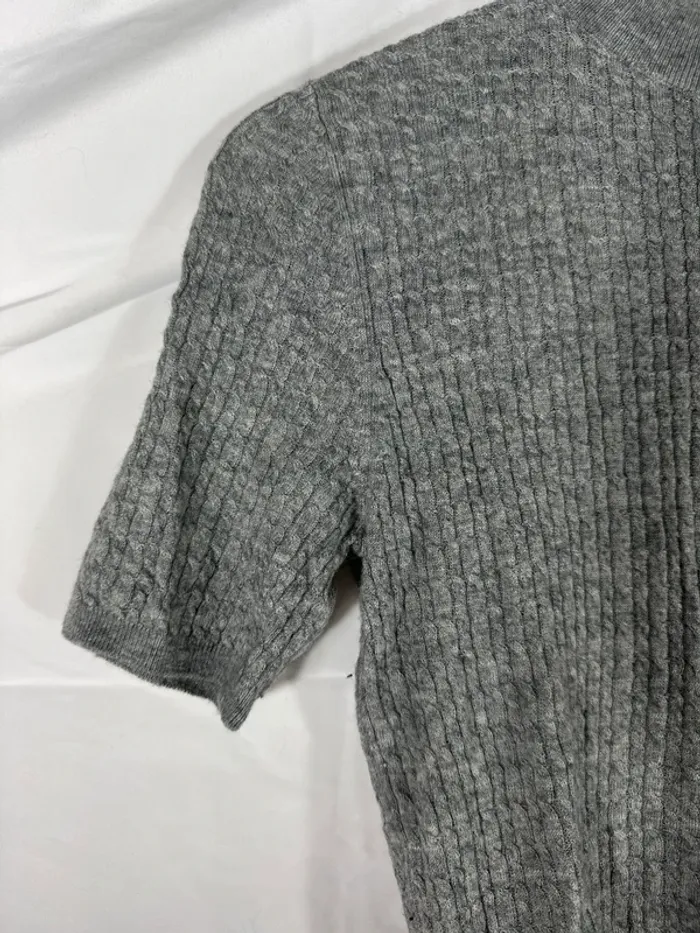 Haut gris MANGO – Chic & minimaliste  avec petit col - photo numéro 2