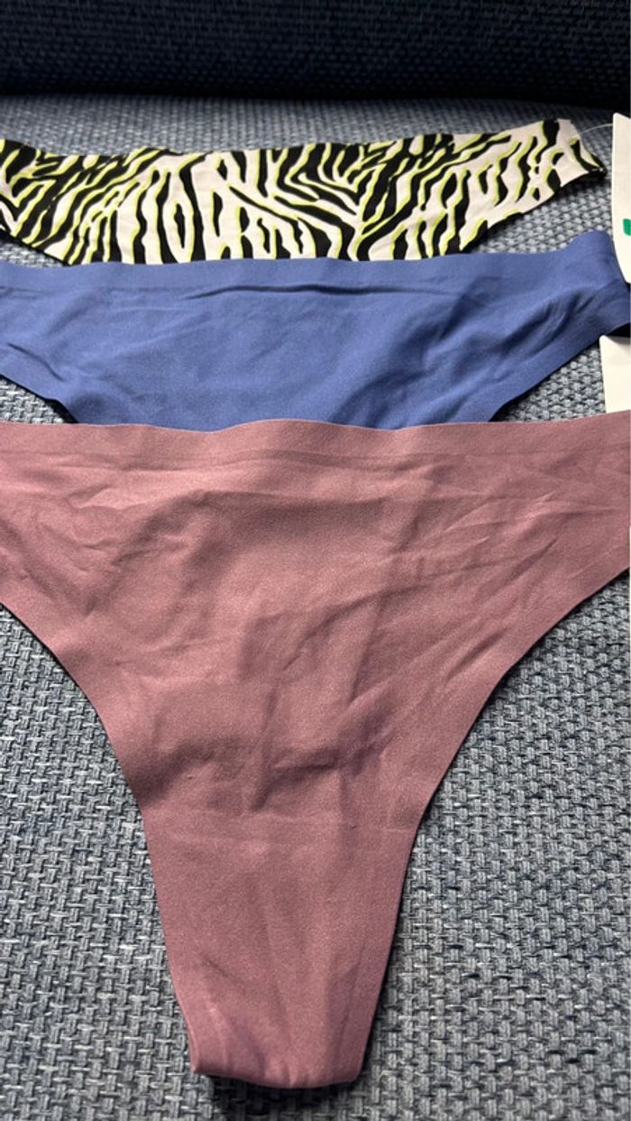 Lot de 3 strings Chantelle neufs taille unique de XS à XL neufs - photo numéro 3
