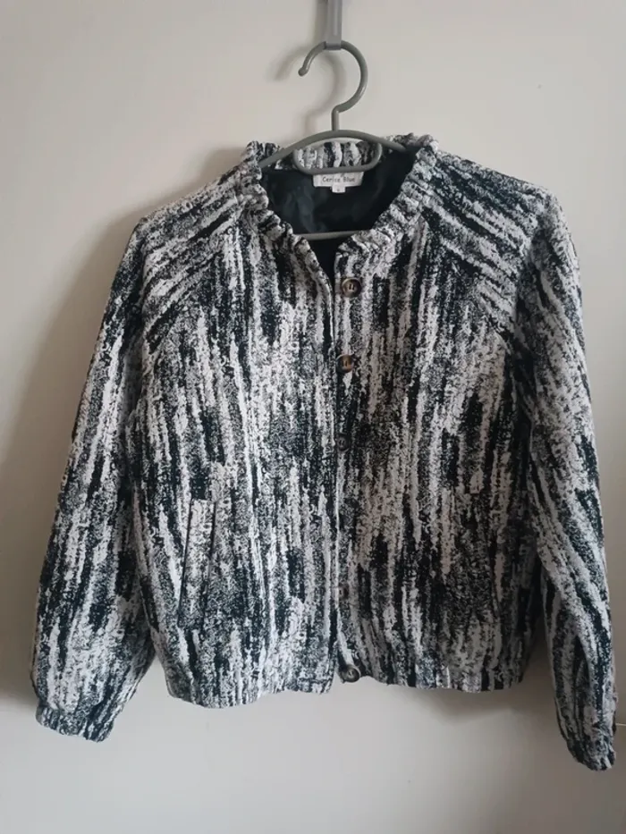 Veste bomber noir et blanc motifs tachetés et à boutons Cerise Blue Taille S En très bon état - photo numéro 4