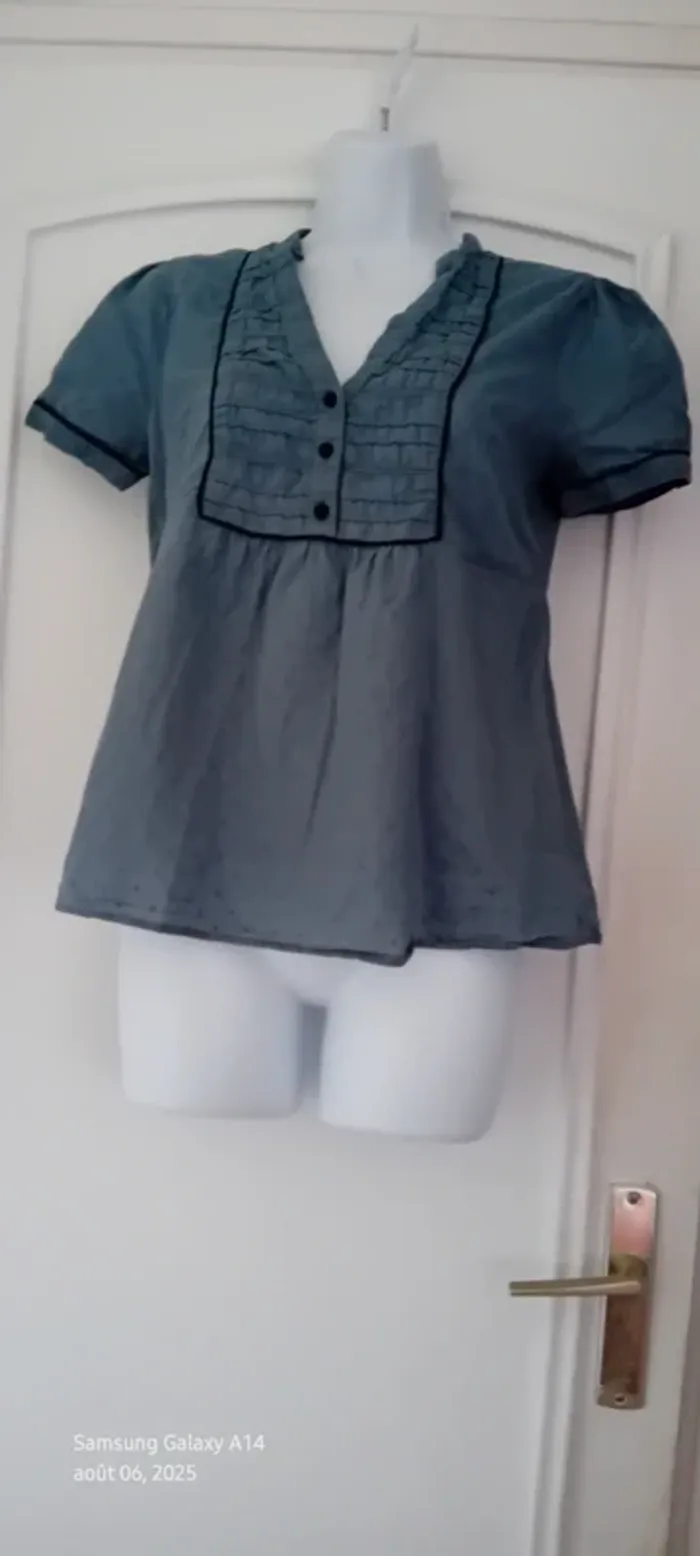 Blouse manches courtes col V avec boutons et broderies bleu femme 36 h&m - photo numéro 4