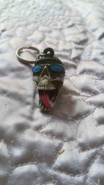 Porte clés crâne noir