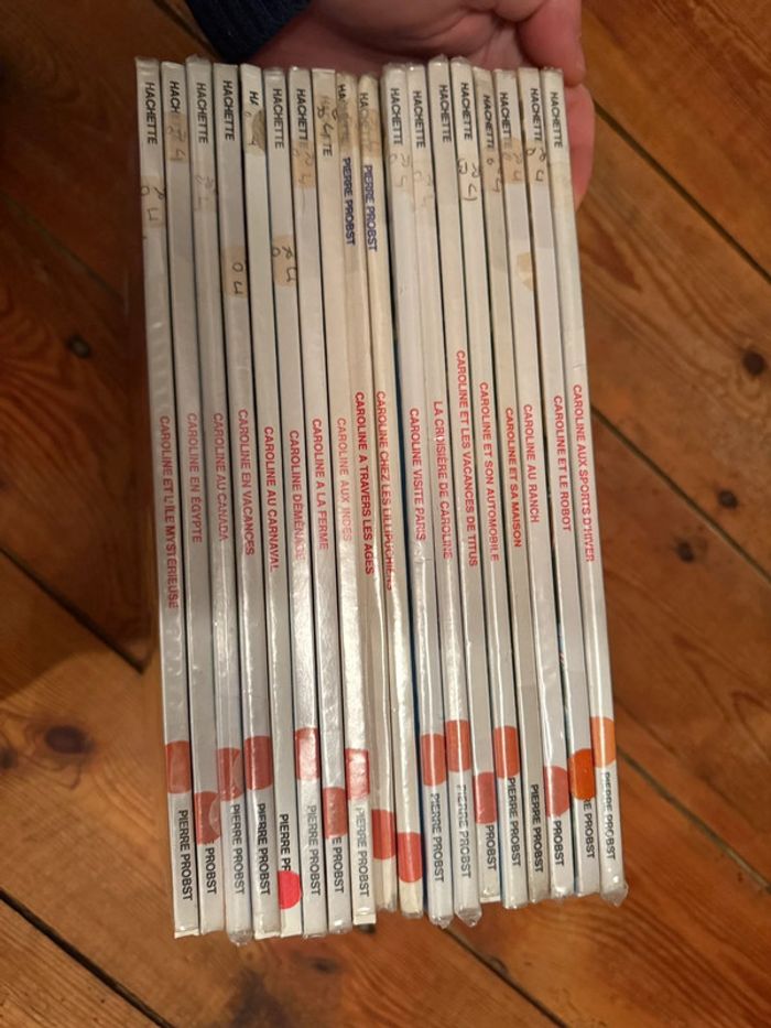 Blancs vintage années 90 anciens - Lot de 18 livres Caroline bd album Hachette - photo numéro 6