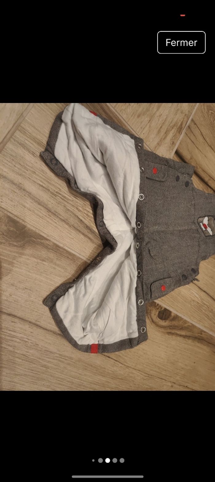 Lot 2 salopettes grises doublé 
Chaude hiver
S'ouvre en totalité sur le bas 
Parfait état 
Taille 3 mois 59-60cm
Marque Obaibi et sergent major - photo numéro 7