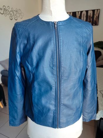 Veste simili